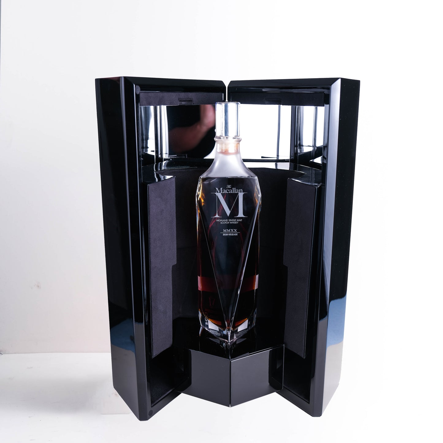Macallan: M Decanter (70cl) with Box